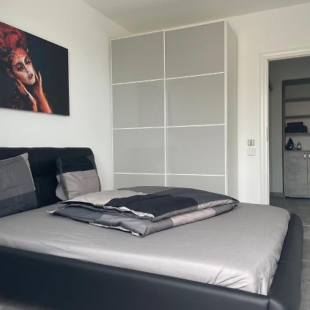 Lakeview 2 Room Penthouse Rooftop Terrace W15 Bukares Bagian luar foto