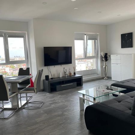 Lakeview 2 Room Penthouse Rooftop Terrace W15 Bukares Bagian luar foto