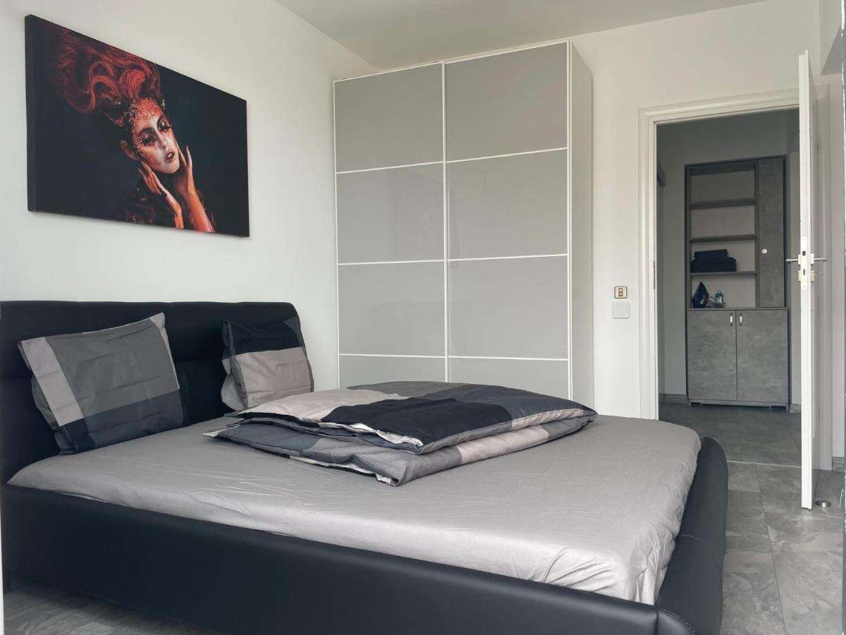 Lakeview 2 Room Penthouse Rooftop Terrace W15 Bukares Bagian luar foto