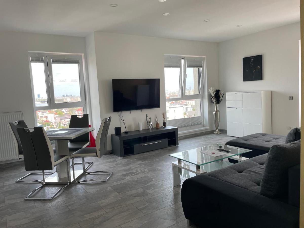 Lakeview 2 Room Penthouse Rooftop Terrace W15 Bukares Bagian luar foto