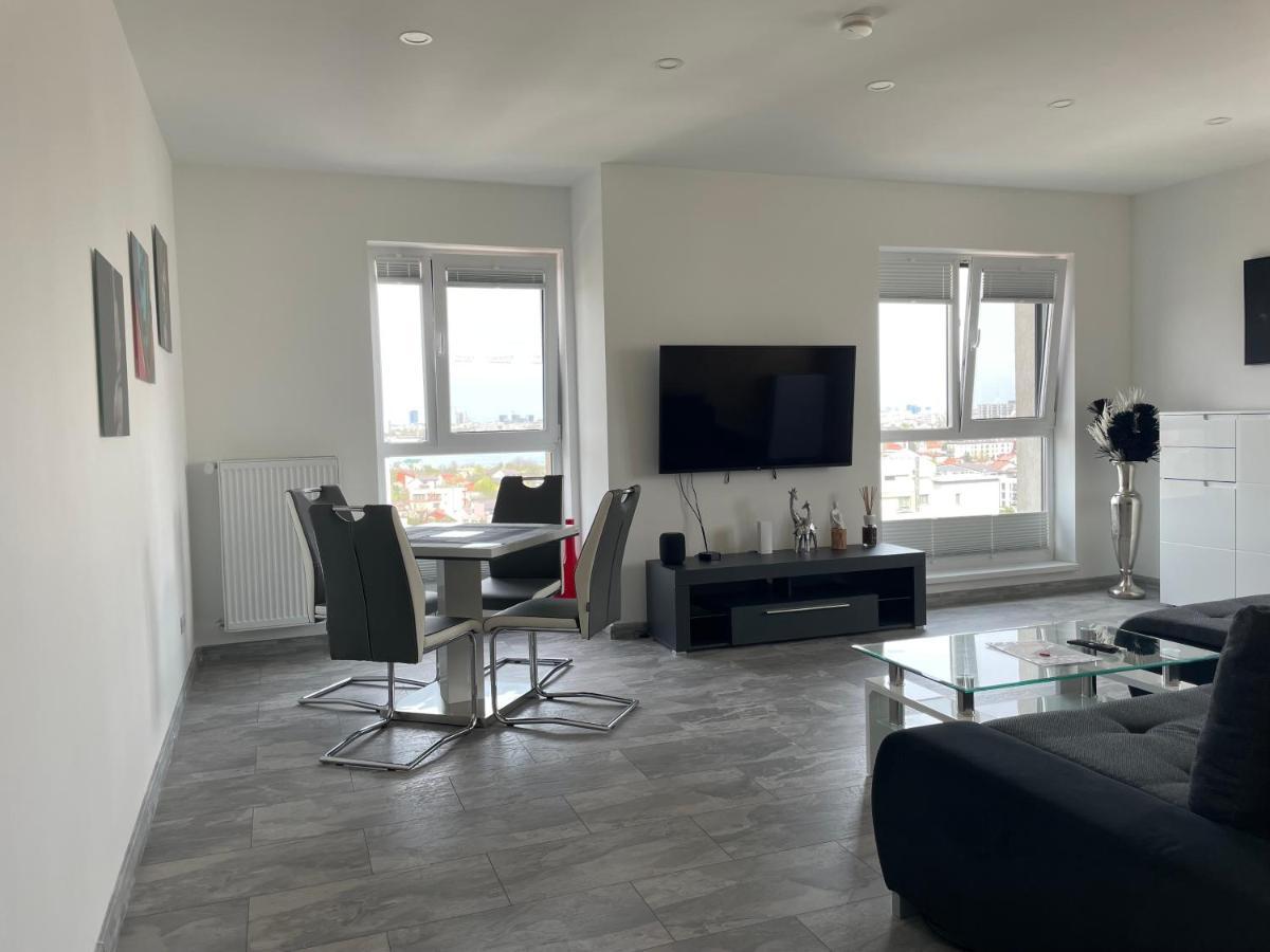 Lakeview 2 Room Penthouse Rooftop Terrace W15 Bukares Bagian luar foto