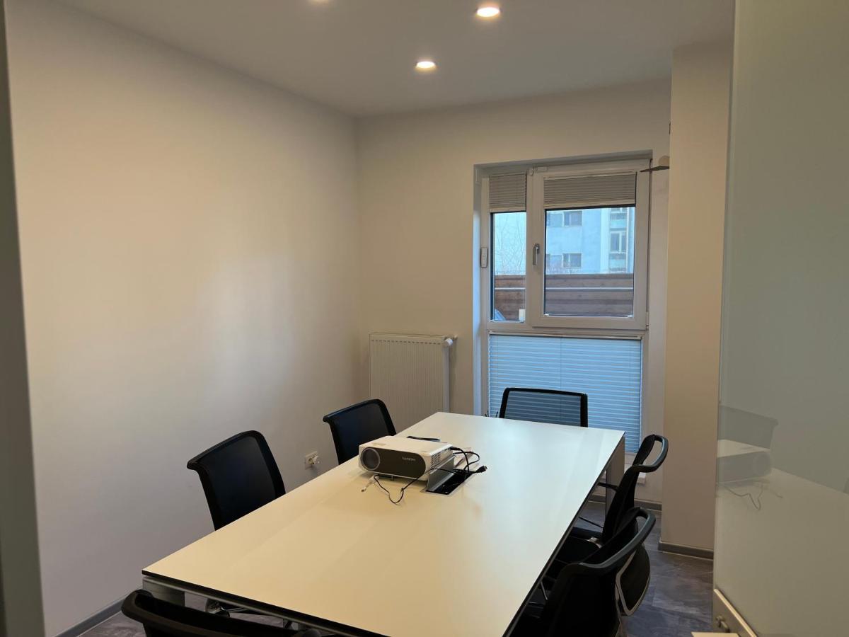 Lakeview 2 Room Penthouse Rooftop Terrace W15 Bukares Bagian luar foto