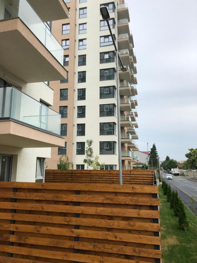 Lakeview 2 Room Penthouse Rooftop Terrace W15 Bukares Bagian luar foto